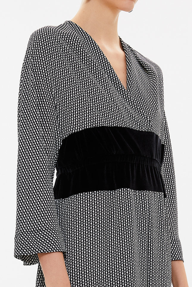 Patterned V-neck velvet fabric combined midi dress 92485