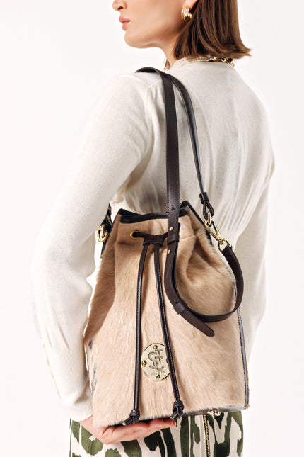 Beige leather and shearling-trimmed bucket bag 23020