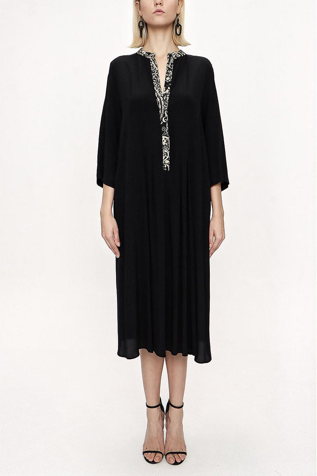 Siyah Kontrast Kumaş Detaylı Bol Kesim Elbise 94121