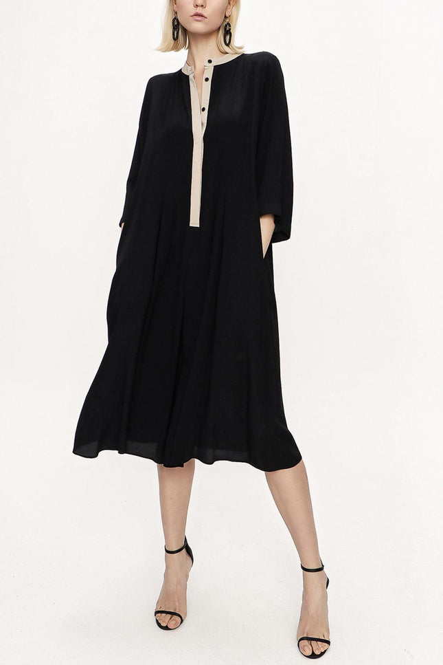 Siyah Bej Kontrast Kumaş Detaylı Bol Kesim Elbise 94121