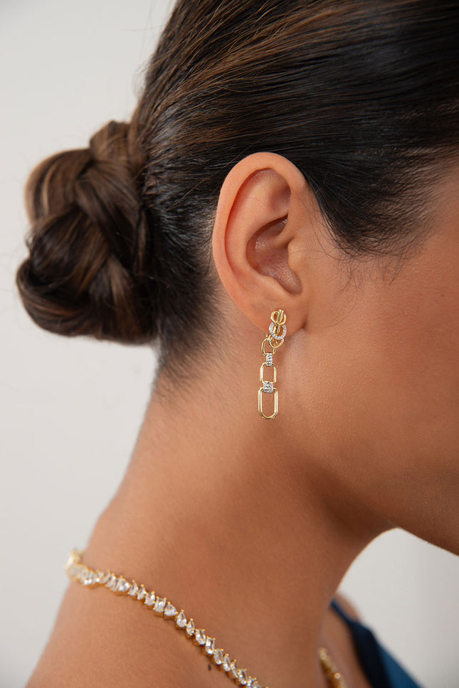 Gold 925 sterling silver earring with chain link and crystal stone details 110