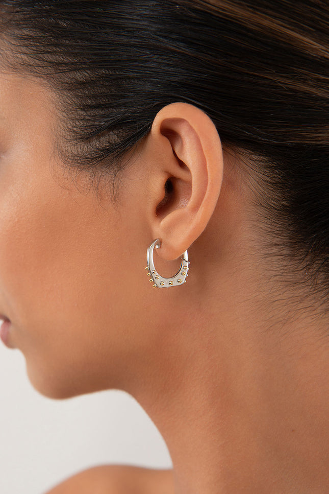 Gold 925 sterling silver earring with embossed details and geometric form 130