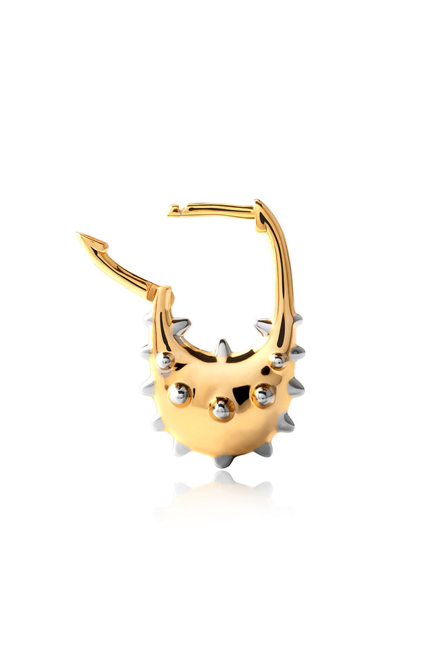Gold 925 sterling silver earring with pointed embossed details 131
