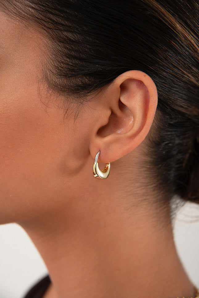 Gold Curved form detailed 925 sterling silver earring 134