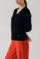 Black V-neck wool knit sweater 28869