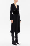 Black V-neck velvet fabric combined midi dress 92485