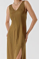 Cinnamon Sleeveless V-neck slit dress 94217